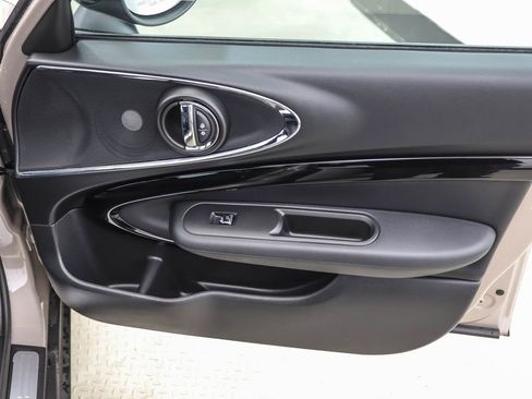 Used 2023 MINI Cooper Clubman S w/ Premium Package image 27