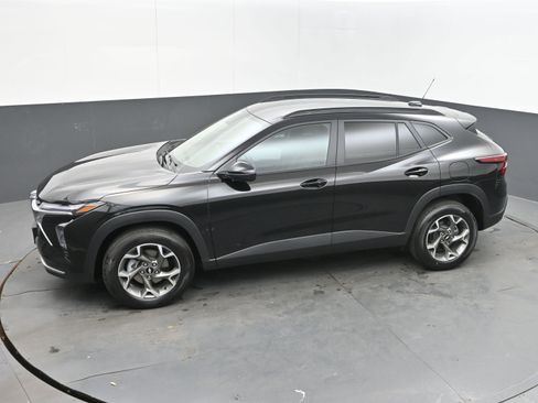 New 2026 Chevrolet Trax LT w/ Driver Confidence Package FWD image 31