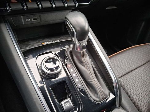 Used 2023 GMC Canyon AT4 w/ AT4 Premium Package image 15