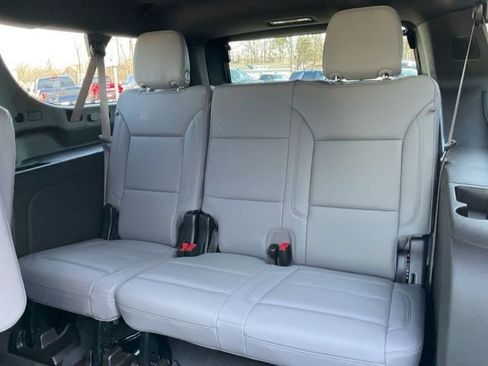 Certified 2025 Chevrolet Suburban Z71 w/ Z71 Off-Road Package image 17