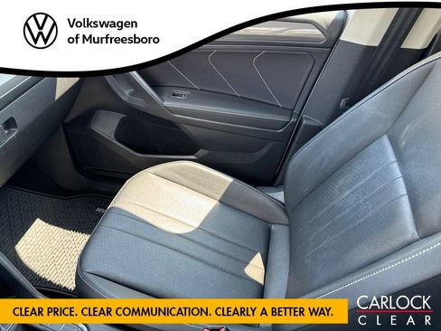Used 2023 Volkswagen Tiguan SE w/ Panoramic Sunroof Package FWD image 24