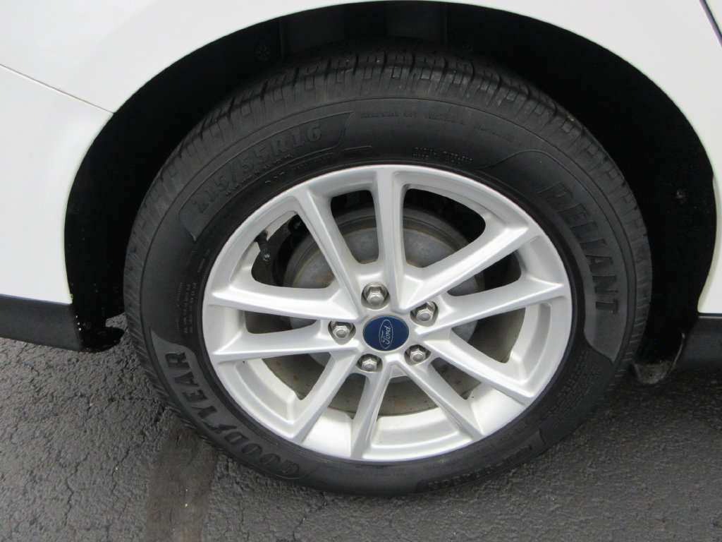 Used 2016 Ford Focus SE FWD image 9