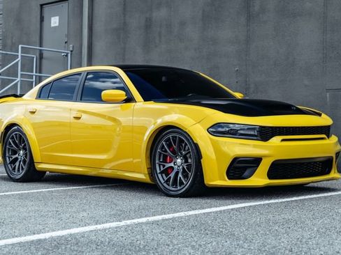 Used 2018 Dodge Charger SRT w/ Technology Group RWD image 6