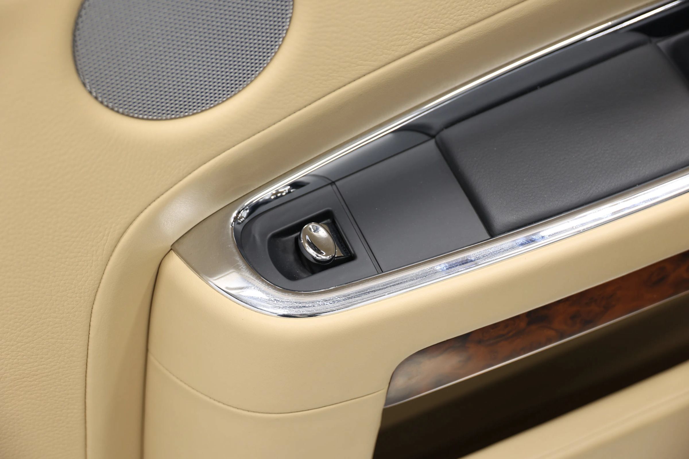 Used 2015 Rolls-Royce Ghost RWD image 85