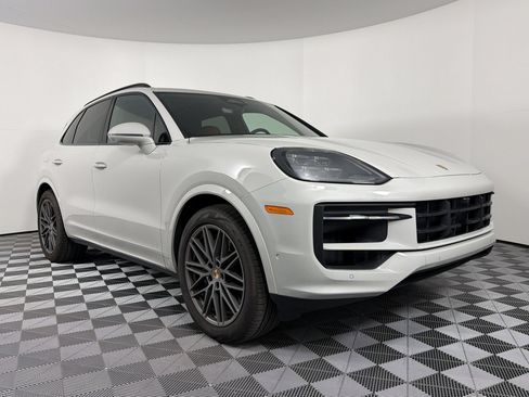 Certified 2026 Porsche Cayenne AWD/4WD image 7