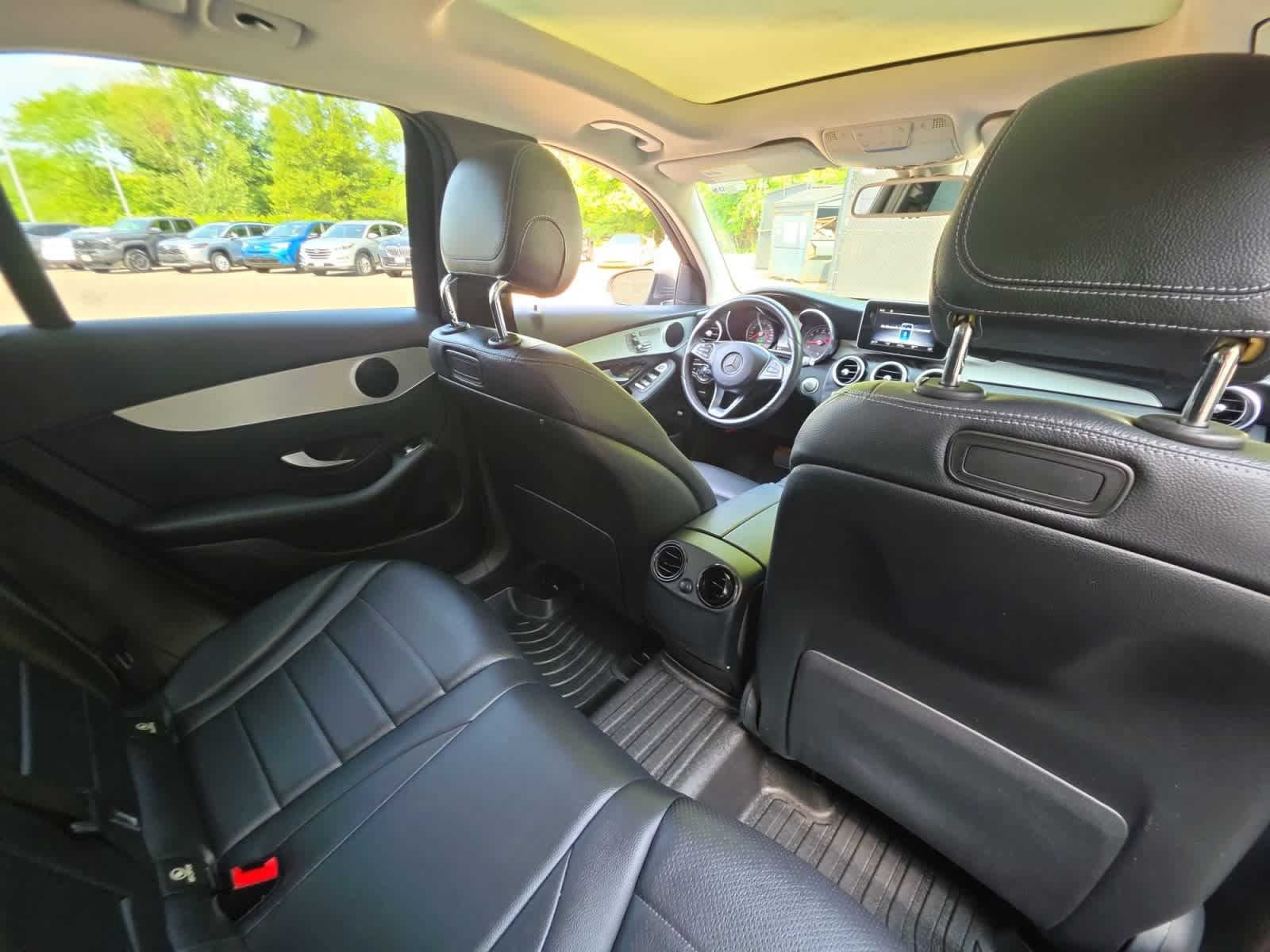 Used 2019 Mercedes-Benz GLC 300 4MATIC w/ Premium Package image 24