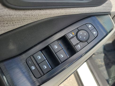 Used 2021 Nissan Rogue SV image 24