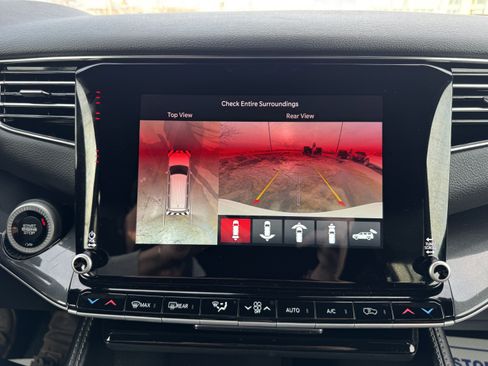 Used 2023 Jeep Wagoneer w/ Premium Group I image 22