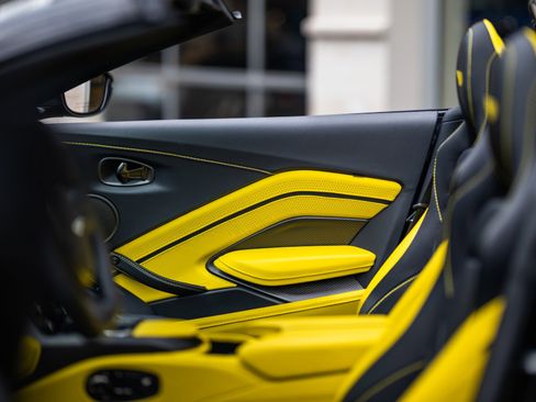 Used 2023 Aston Martin V12 Vantage Roadster image 47