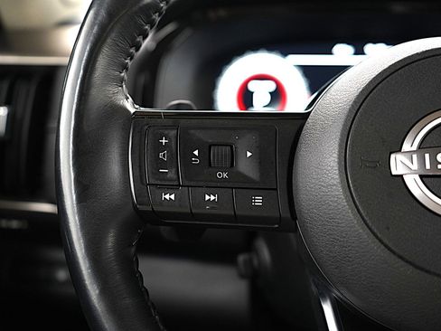 Used 2023 Nissan Pathfinder Platinum image 30