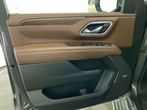 Used 2021 Chevrolet Suburban High Country w/ Premium Package image 24