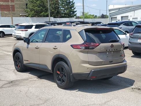 Used 2025 Nissan Rogue SV AWD/4WD image 3