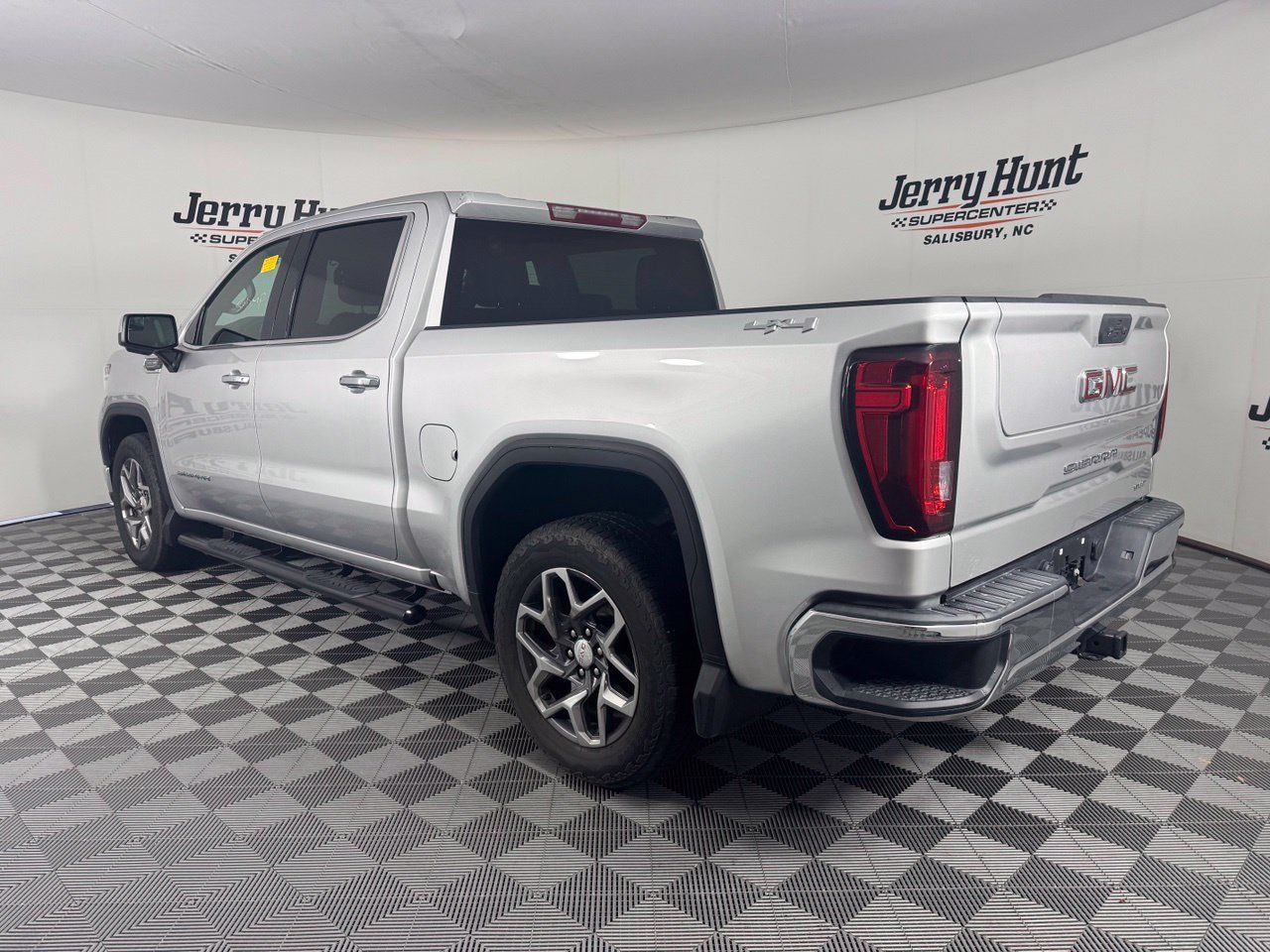 Used 2022 GMC Sierra 1500 SLT w/ LPO, GMC Protection Package AWD/4WD image 8