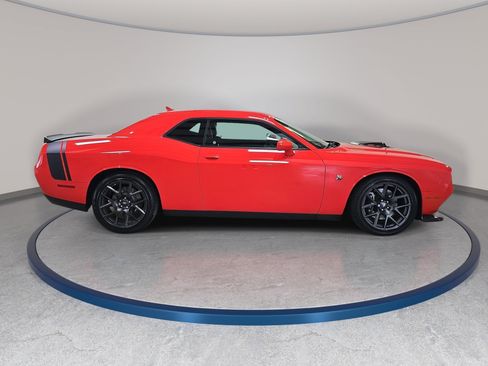 Used 2017 Dodge Challenger R/T Scat Pack RWD image 5
