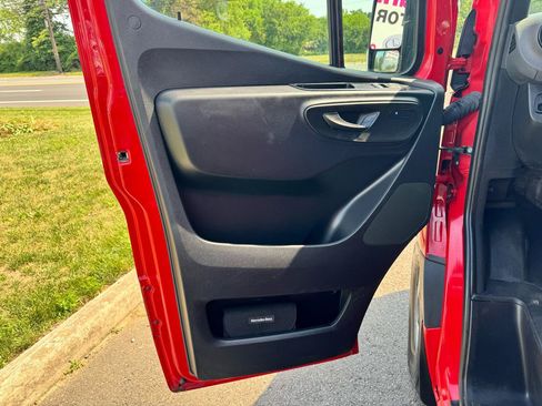Used 2024 Mercedes-Benz Sprinter 2500 image 11