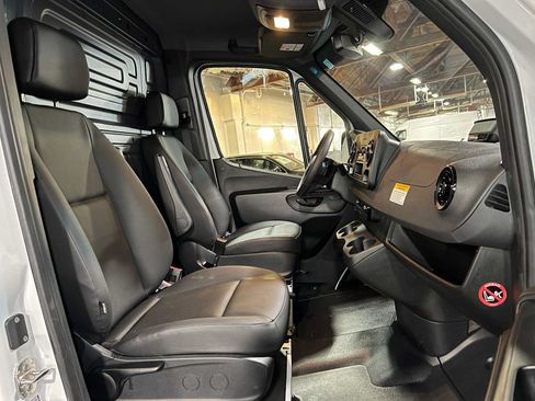Used 2025 Mercedes-Benz Sprinter 2500 image 12