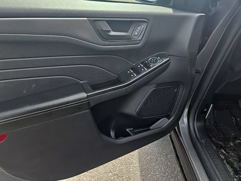 Used 2025 Ford Escape Active AWD/4WD image 10