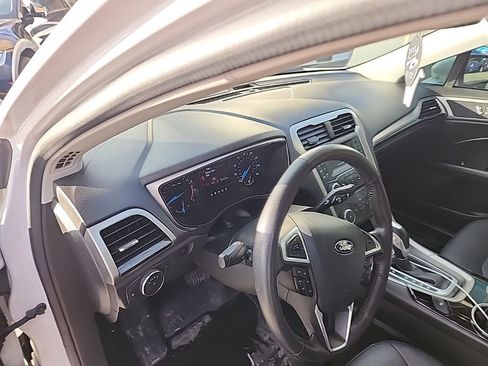 Used 2015 Ford Fusion SE w/ Equipment Group 202A image 11