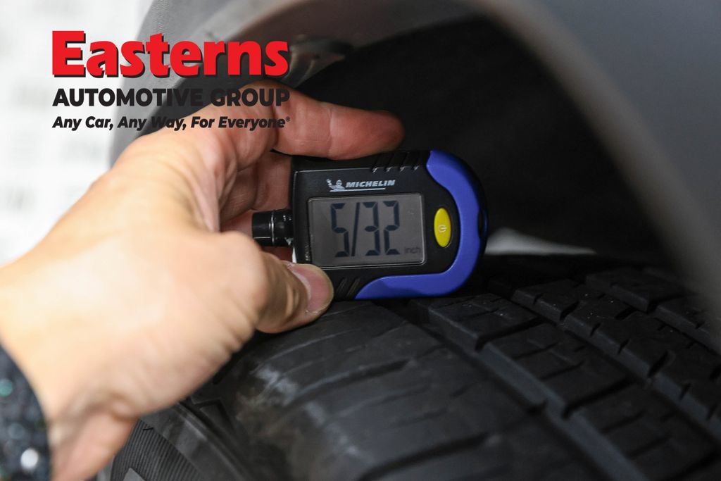 Used 2021 Jeep Grand Cherokee Laredo AWD/4WD image 30