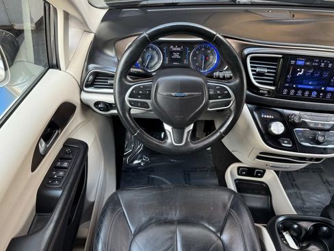 Used 2017 Chrysler Pacifica Touring-L w/ 13 Speaker Alpine Sound Group FWD image 23