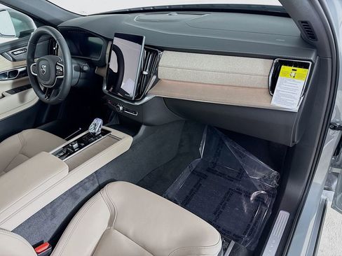 New 2026 Volvo XC90 T8 Plus w/ Protection Package Premier image 32