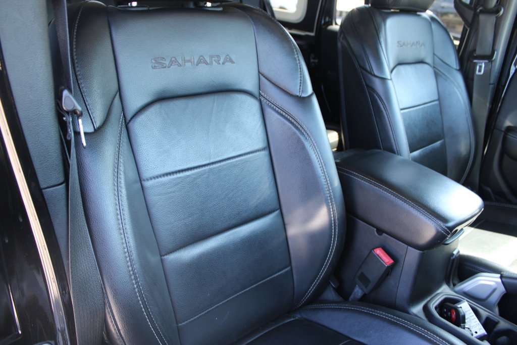Used 2018 Jeep Wrangler Unlimited Sahara AWD/4WD image 13
