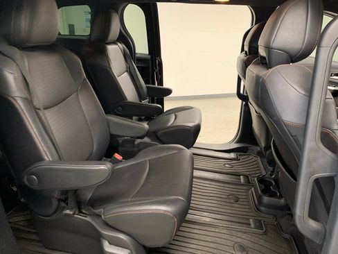 Used 2024 Toyota Sienna XSE FWD image 6