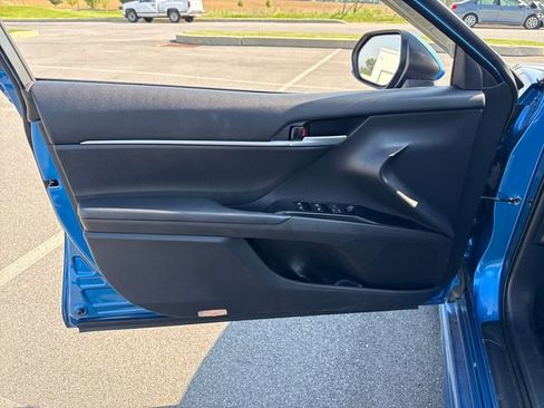 Used 2018 Toyota Camry SE w/ Moonroof Package FWD image 24
