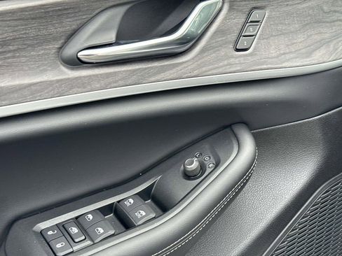 New 2025 Jeep Grand Cherokee Limited w/ Black Appearance Package image 21