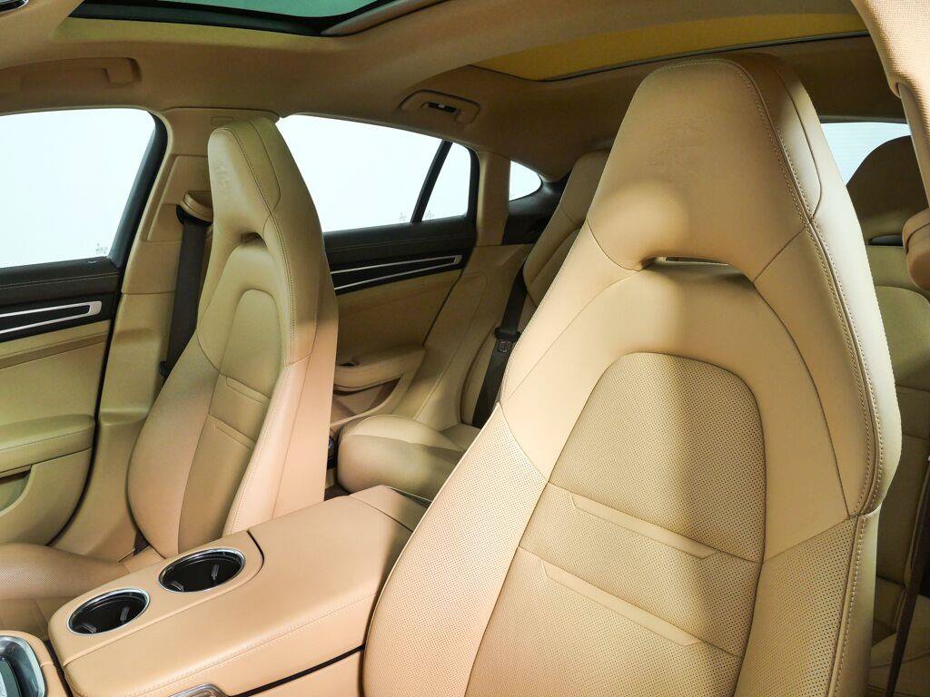 Certified 2023 Porsche Panamera 4 Platinum Edition AWD/4WD image 5