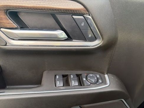 Used 2025 Chevrolet Silverado 1500 LT AWD/4WD image 28
