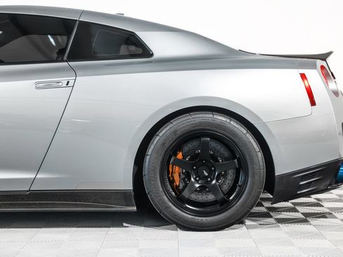 Used 2015 Nissan GT-R Black Edition AWD/4WD image 16