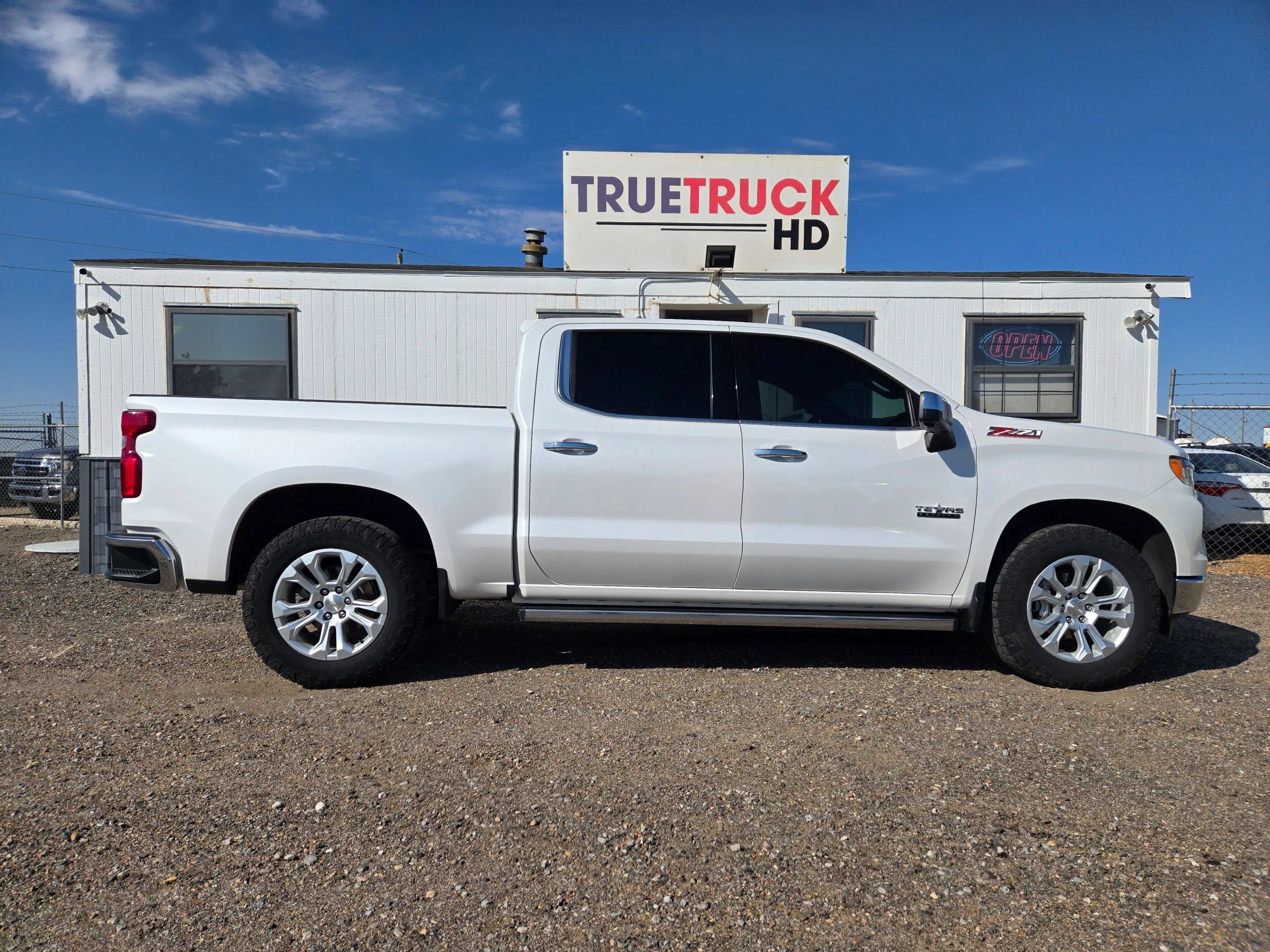Used 2023 Chevrolet Silverado 1500 LTZ w/ LTZ Premium Texas Edition AWD/4WD image 5