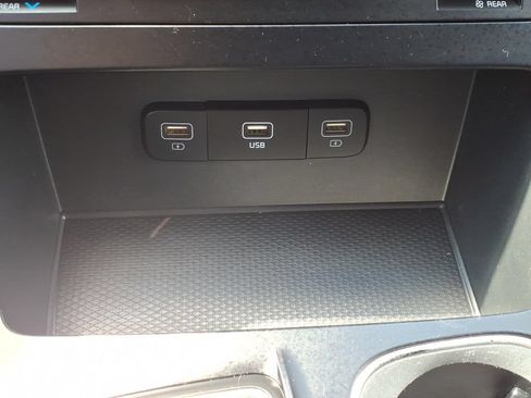 Used 2023 Kia Carnival LX FWD image 24