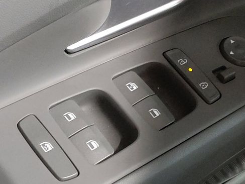 Used 2025 Hyundai Elantra SEL image 27