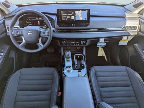 New 2025 Mitsubishi Outlander SE image 14