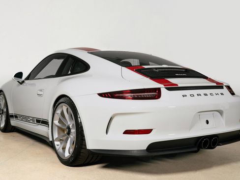 Used 2016 Porsche 911 R image 10