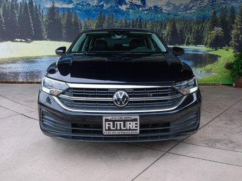 Used 2022 Volkswagen Jetta SE FWD image 2