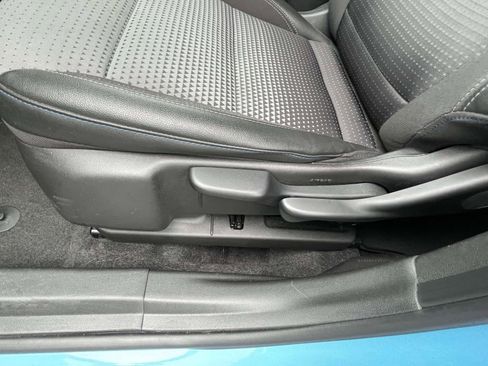 Used 2025 Chevrolet Trax LT FWD image 13