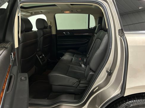 Used 2018 Lincoln MKT AWD image 29