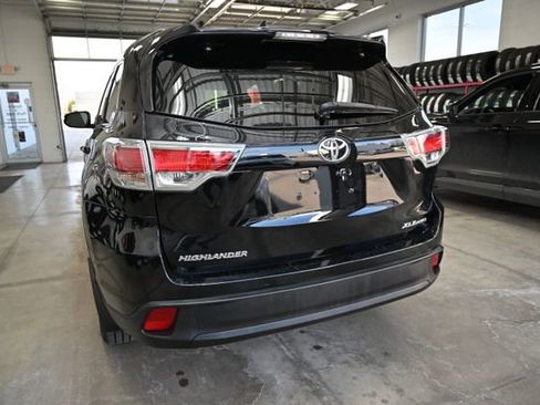 Used 2016 Toyota Highlander XLE w/ Four Season Floor Mat Package image 7