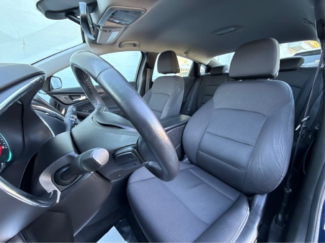 Used 2017 Chevrolet Malibu LT FWD image 24