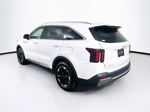 Used 2024 Kia Sorento S image 5