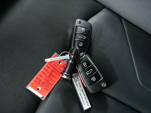 Used 2024 Audi Q3 2.0T Premium Plus w/ Premium Plus Package image 40