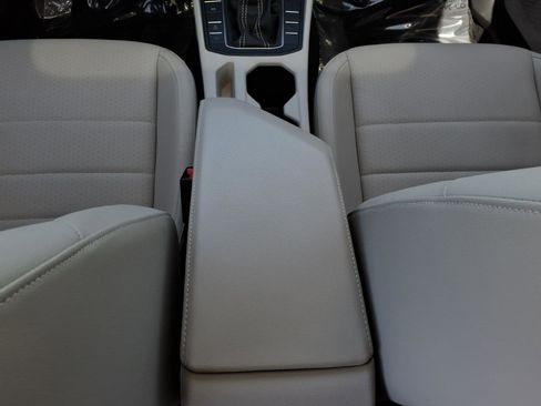 Certified 2024 Volkswagen Jetta SE w/ Panoramic Sunroof Package image 26