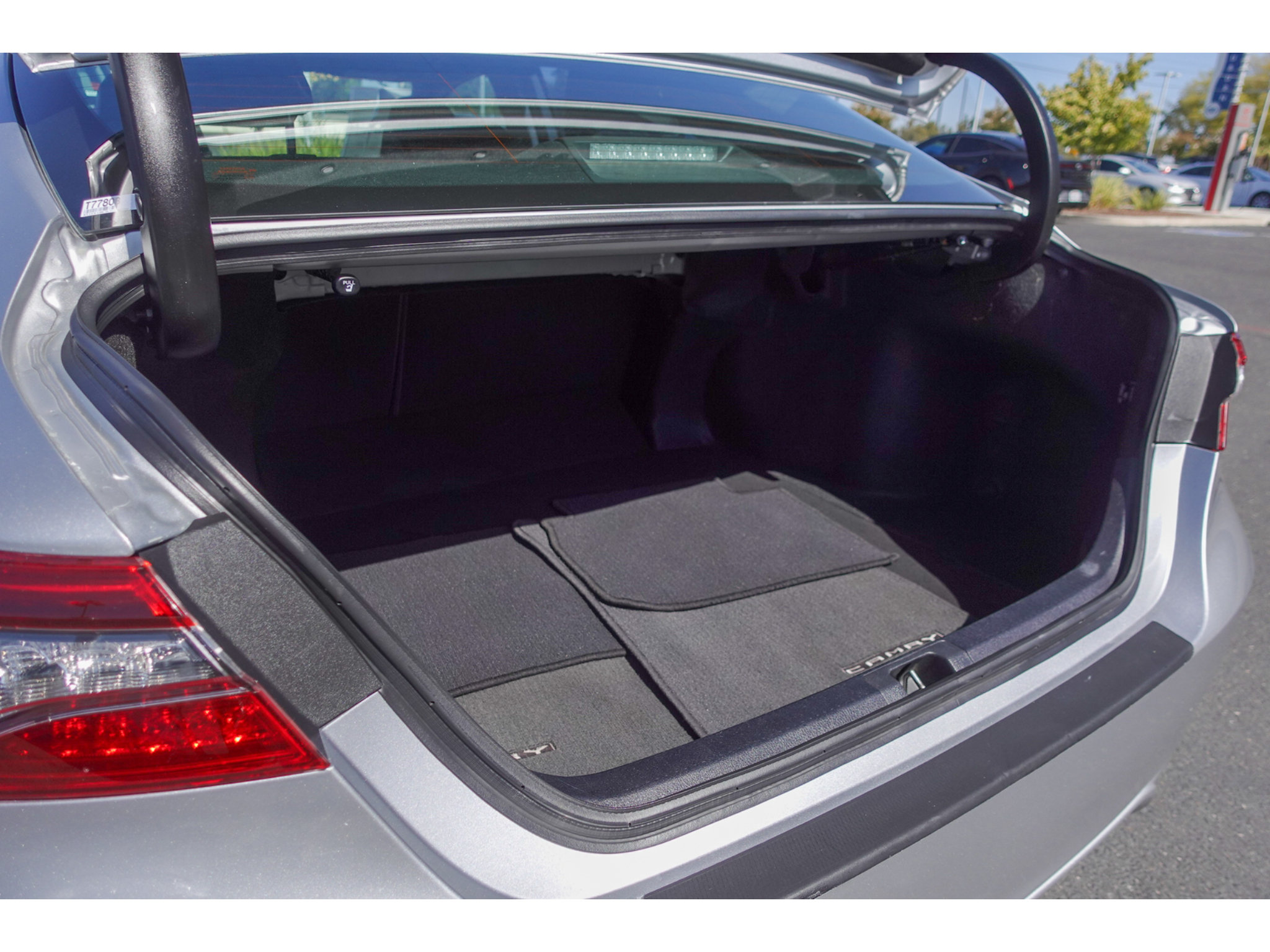 Used 2020 Toyota Camry XSE FWD image 27
