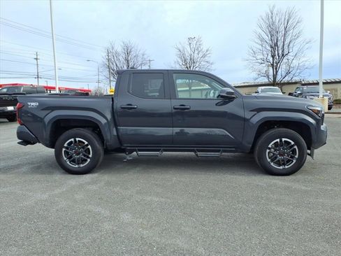 Used 2024 Toyota Tacoma TRD Sport image 3