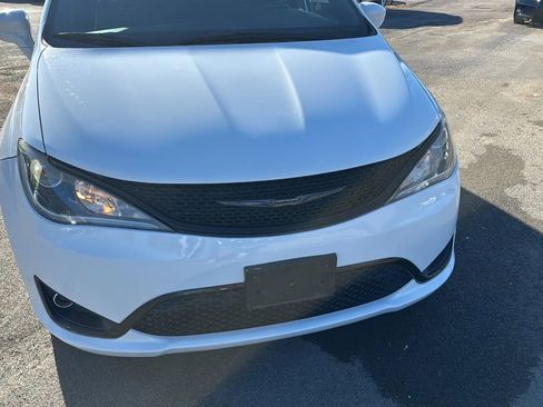 Used 2020 Chrysler Pacifica Touring w/ S Appearance Package FWD image 19