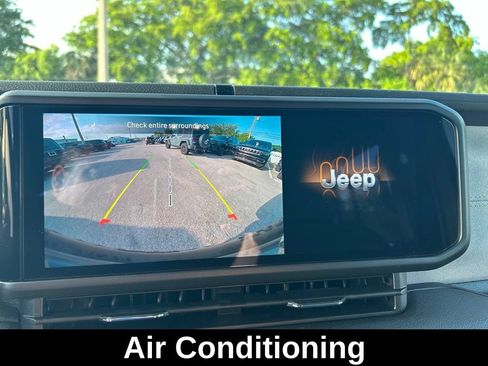Used 2024 Jeep Wrangler Unlimited Sport AWD/4WD image 15