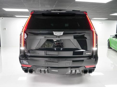 Used 2023 Cadillac Escalade V AWD/4WD image 6